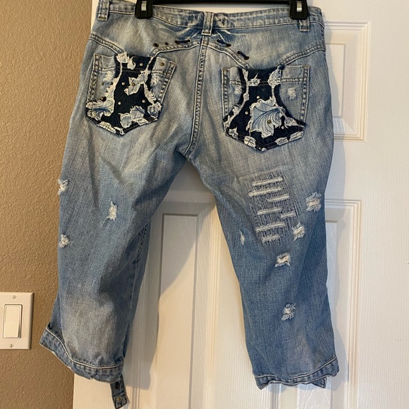 Capris - Picture 7 of 8